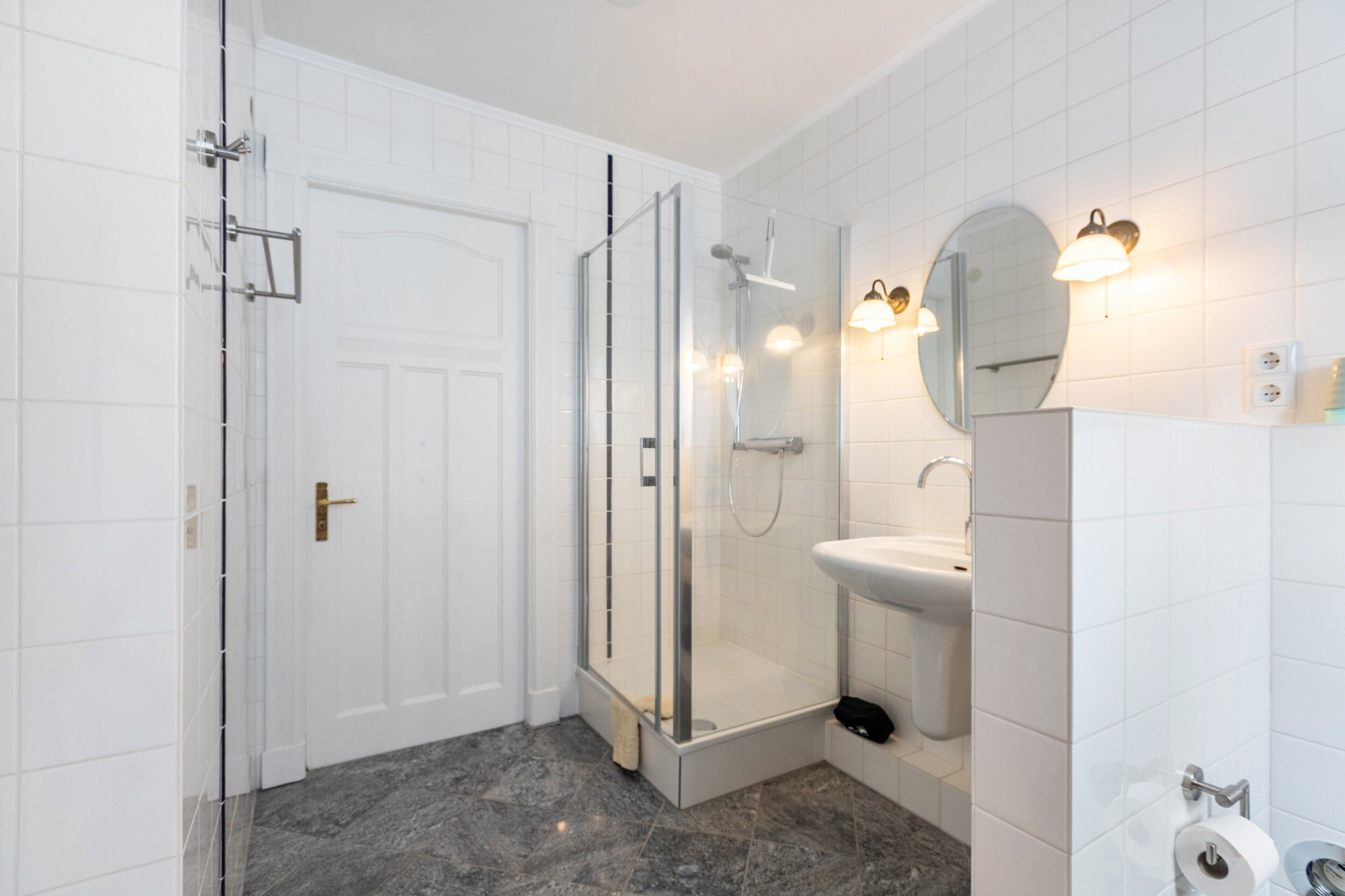 Dusche, Haartrockner, Handtücher