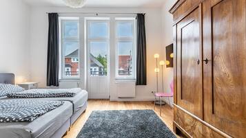 2 bedrooms, iron/ironing board, WiFi, bed sheets