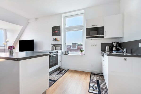 Fridge, microwave, oven, stovetop