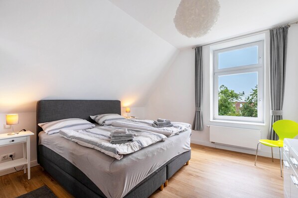 2 chambres, fer et planche à repasser, Wi-Fi, draps fournis
