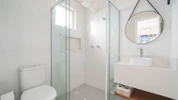 Basic Apartment | Bathroom
