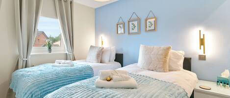 3 bedrooms, iron/ironing board, WiFi, bed sheets