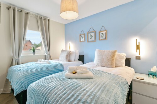 Modern 3-Bed Home in Paisley - Sleeps 5 - Driveway