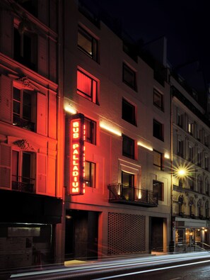 ด้านหน้าที่พัก