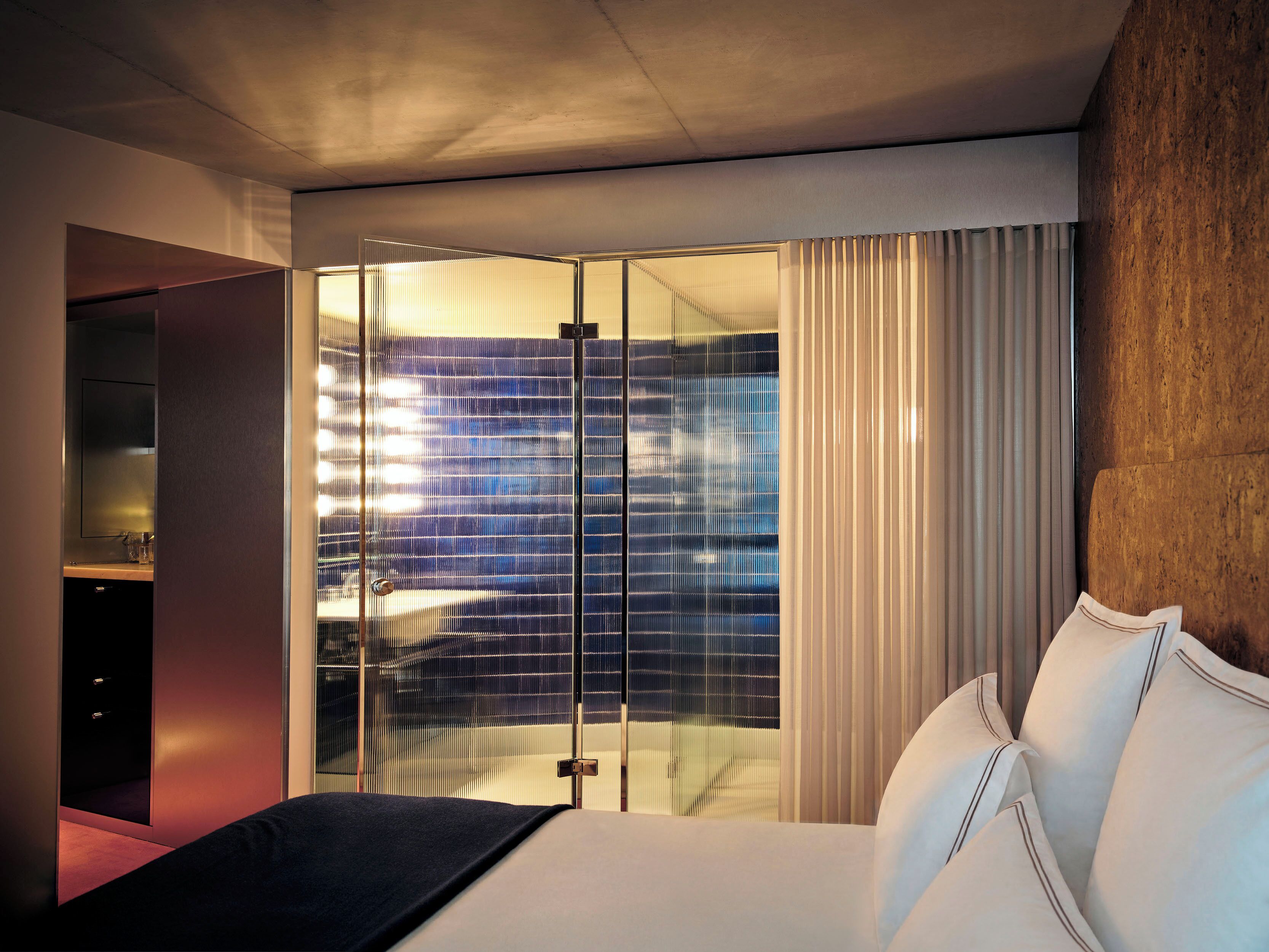 Deluxe Room | Desk, free WiFi