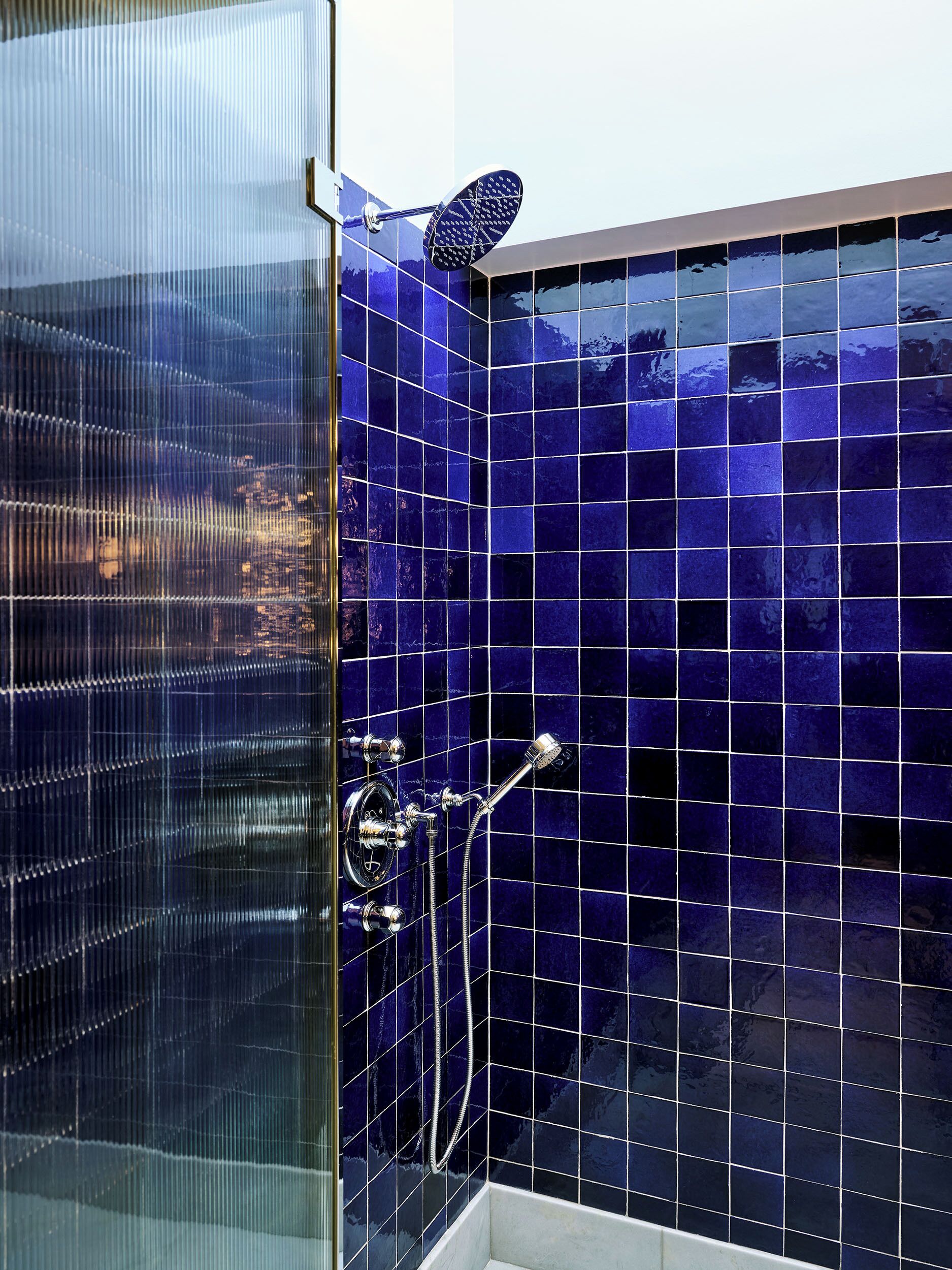 Junior Suite with Terrace | Bathroom | Free toiletries, hair dryer, bathrobes, heated floors