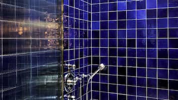 Junior Suite with Terrace | Bathroom | Free toiletries, hair dryer, bathrobes, heated floors