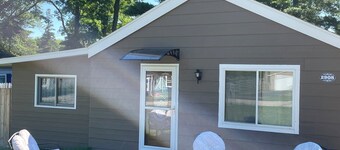 Delightful cottage with AC in charming Delavan