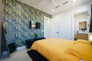 3 bedrooms, desk, iron/ironing board, travel crib
