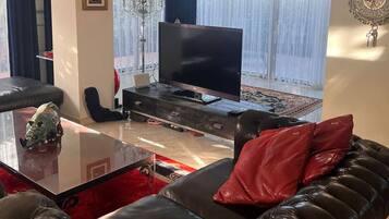 Villa, 3 Bedrooms, Accessible, Smoking | Living room