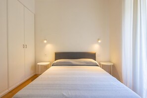 2 bedrooms, iron/ironing board