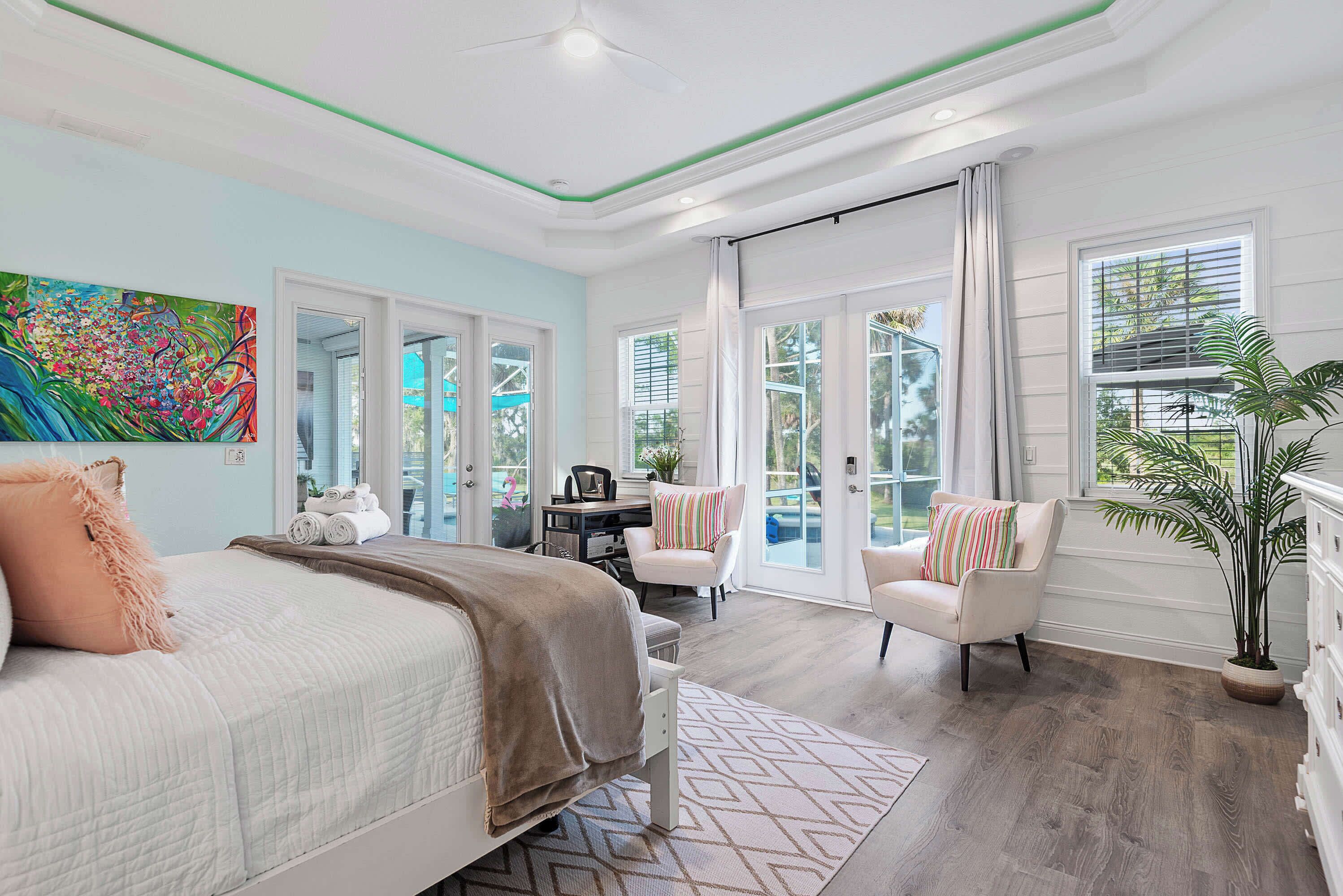 5 chambres, bureau, fer et planche à repasser, lit parapluie