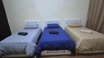 1 habitación, tabla de planchar con plancha, wifi y ropa de cama