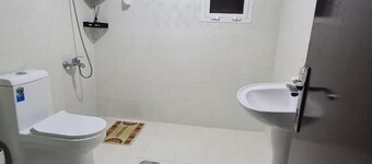 Twin Bedroom in beautiful Abu Dhabi with AC