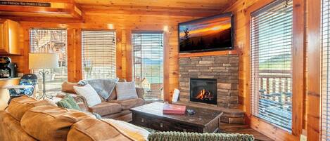 Fernseher, Kamin, DVD-Player, Tischfußball