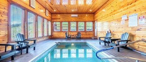 Una piscina techada, una piscina climatizada