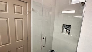 Shower, hair dryer, towels, soap - Awesome Stay with Backyard in a New Duplex by City Center, Memorial I-10 & BW-8 (Houston)