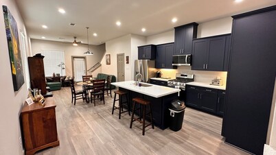Awesome Stay with Backyard in a New Duplex by City Center, Memorial I-10 & BW-8