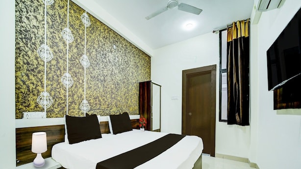 House - Collection O Hotel Sp14 (Indore)