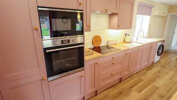 Dishwasher, cookware/dishes/utensils