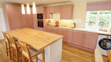 Dishwasher, cookware/dishes/utensils