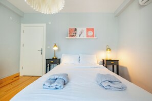 3 bedrooms, iron/ironing board, WiFi, bed sheets