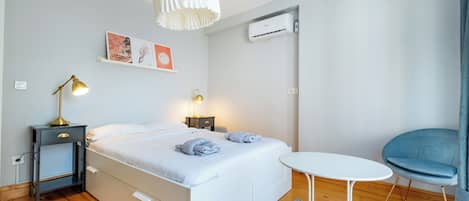 3 slaapkamers, een strijkplank/strijkijzer, wifi, beddengoed