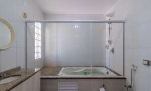 Villa | Bathroom