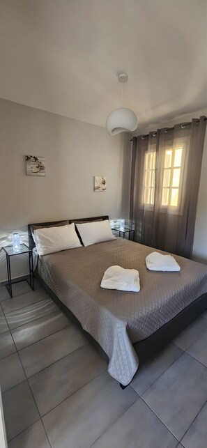 Iron/ironing board, WiFi, bed sheets