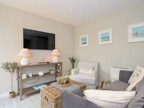 Living area - Evelyn (Looe)