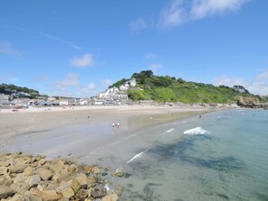 Una playa cerca
