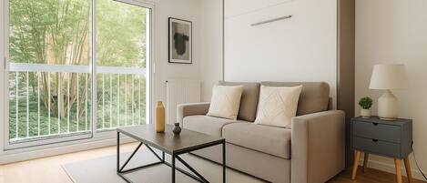 Studio | Living area