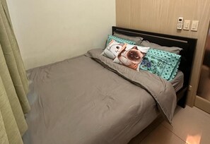 Condo, 2 Bedrooms, Accessible, Smoking - Condo With Balcony at Makati SM Jazz (Makati)