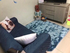 Condo, 2 Bedrooms, Accessible, Smoking | Living area