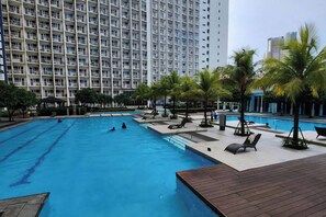 Studio, 1 Bedroom, Accessible, Smoking | Pool | Outdoor pool - 5 Minutes to Jazz Mall! Studio-type Condo100mbps (Makati)