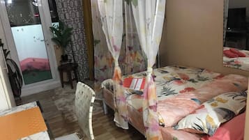 Studio, 1 Bedroom, Accessible, Smoking