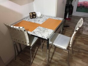 Studio, 1 soverom, tilgjengelighetstilpasset, røyk | Spiseområde