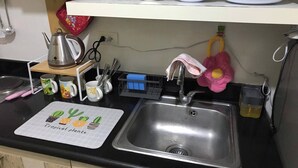 Unclassified image, 2 of 18, button - 5 Minutes to Jazz Mall! Studio-type Condo100mbps (Makati)