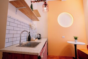 デラックス ダブルルーム シティビュー | 高級寝具、ノートパソコン用作業スペース、WiFi (無料)、ベッドシーツ