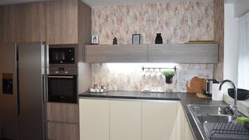 Réfrigérateur, micro-ondes, four, lave-vaisselle