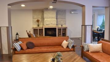 Télévision, cheminée