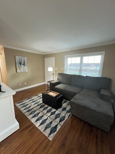 Charming 2-bedroom apartment in lovely Wartburg. Close to Hiking & Kayaking