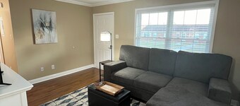 Charming 2-bedroom apartment in lovely Wartburg. Close to Hiking & Kayaking