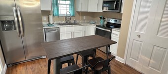 Charming 2-bedroom apartment in lovely Wartburg. Close to Hiking & Kayaking