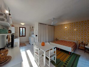 Free WiFi, bed sheets