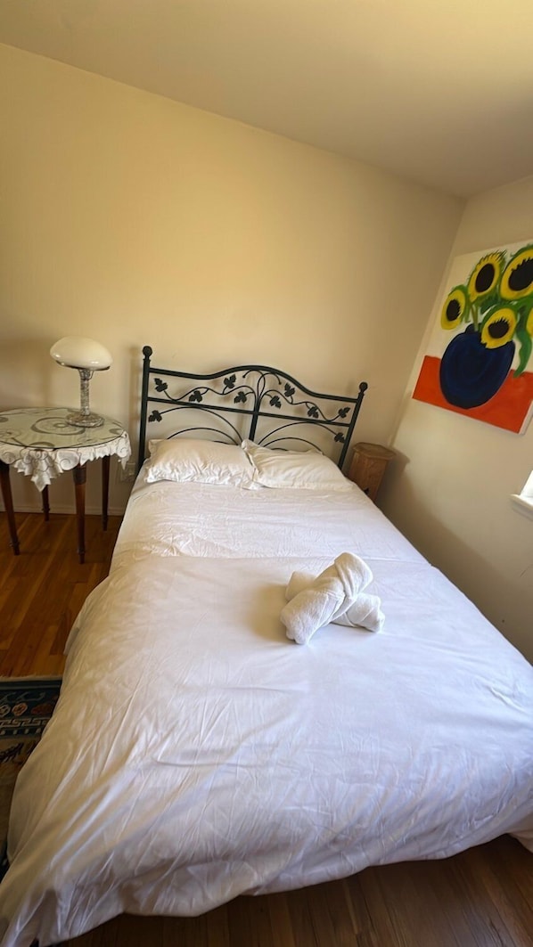 Bureau, accès Internet, draps fournis