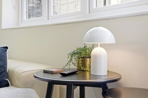 Interior - Tranquil Studio - Sleeps 2 & Private Parking (Liverpool)