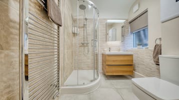 Bruser, hårtørrer, håndklæder