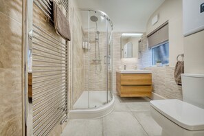 Shower, hair dryer, towels