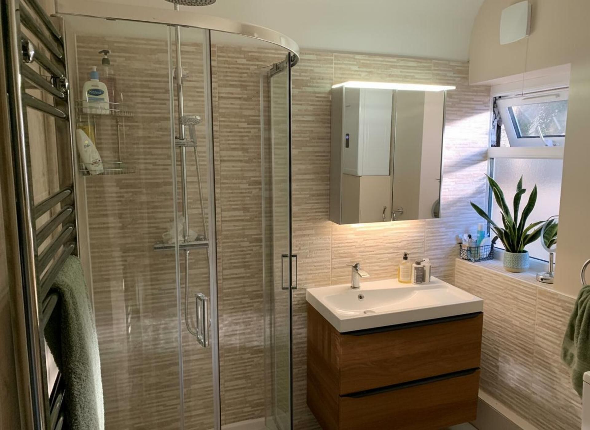 淋浴設備、吹風機、毛巾